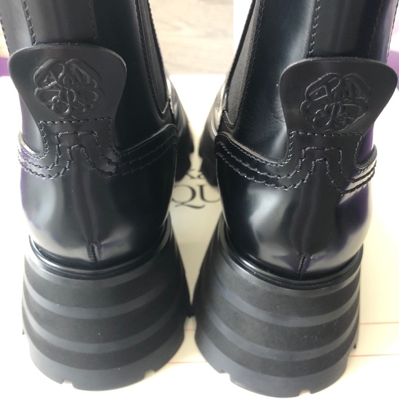 Alexander McQueen Wander Chelsea Boots - Picture 8 of 9